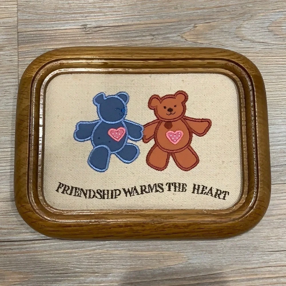 Russ Traditional Treasures bear friendship warms the heart wall plaque MCM